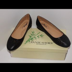 Annie’s Black Flats Women’s Size 6M